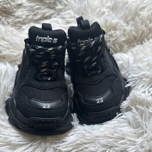 Balenciaga Black Chunky Sneakers Modern Design